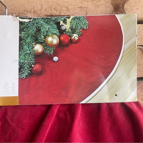 34th & Pine red white trim Christmas tree skirt NWT - Picture 8 of 10